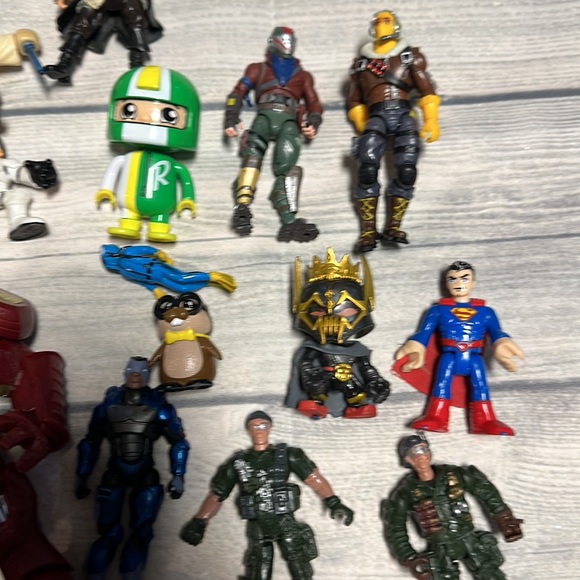 Lot of 29 random action figures - Picture 4 of 6
